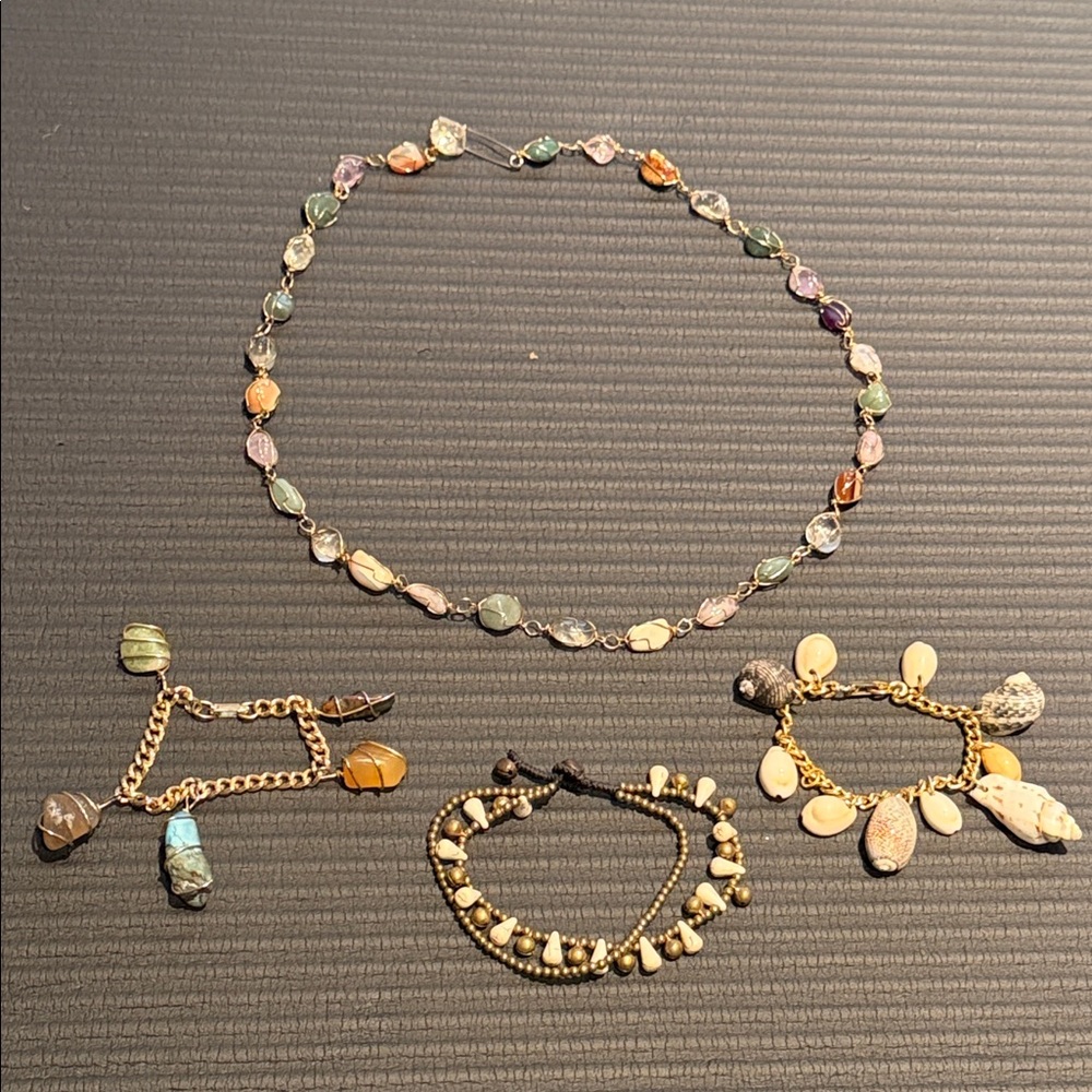 *COACHELLA* VTG Multicolor Beaded Necklace and Bracelet Set